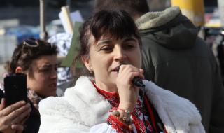 От "Пирогов" уволниха медицинската сестра, протестирала на перваза на бившия Партиен дом