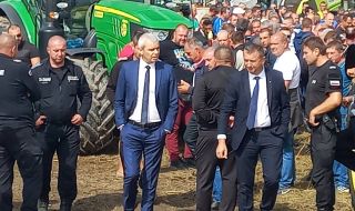 Костадин Костадинов отиде при земеделците, те го помолиха да си ходи