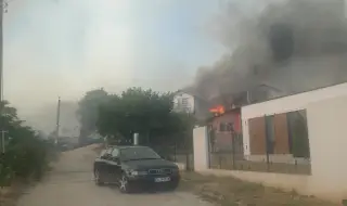 Обявено е частично бедствено положение! Започна евакуация заради големия пожар до Костинброд СНИМКИ