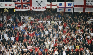 Англия надигра Швеция в голов трилър