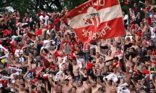 Феновете на ЦСКА се събраха пред съда