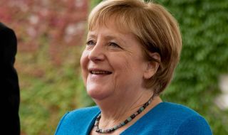 Направиха Меркел от марципан (СНИМКИ)