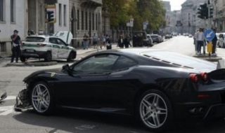 Патрулка се блъсна във Ferrari при полицейско преследване