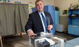 Каракачанов не гласува на референдума