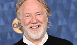 Носителят на „Еми“ Тимъти Бъсфийлд е обвинен в сексуално посегателство над деца