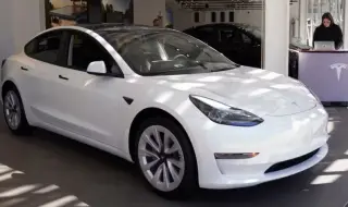 Собственик на Tesla иска да я изложи на публичен побой с чукове