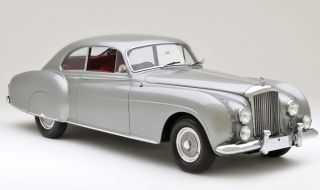 Емблематичната 70-годишна суперкола на Bentley се завръща в производство