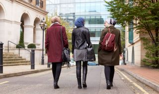 Носенето на ислямски забрадки бе основна тема на политическите дебати в Турция 