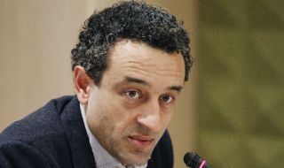 Лорер: Управляваме едновременно няколко световни кризи