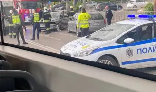 Автобус на градския транспорт помете кола в София, загинал е мъж (ВИДЕО)