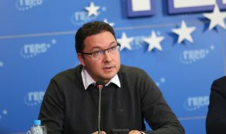Даниел Митов: Румен Радев се намесва пряко за кабинета