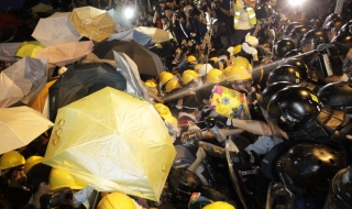 Бурни протести и арести в Хонконг
