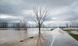 Наводнение в южния квартал на Атина доведе до извънредно положение