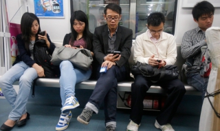 913 милиона потребители на смартфони в Китай