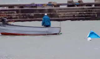 Черно море взе първата си жертва - силен вятър преобръща рибарска лодка и неопитен рибар не успя да изплува 