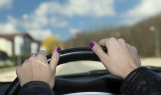 Тревожна тенденция! Жена на три вида дрога седна зад волана