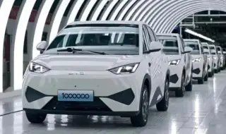 Tesla все още държи короната, но евтините китайски коли я настигат