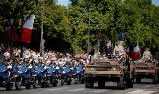 Франция празнува! С тържествен парад с участието и на български военни в Париж бе отбелязан националният празник