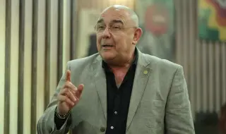 Калин Сърменов изгони "неадекватни" зрителки от премиера в Сатирата