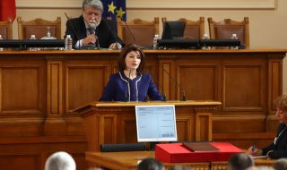 Десислава Атанасова: Единственото, което трябва да мислим, е как да изправим страната на крака