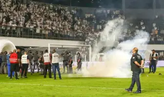 Феновете на Сантос започнаха с погромите след исторически срам за клуба