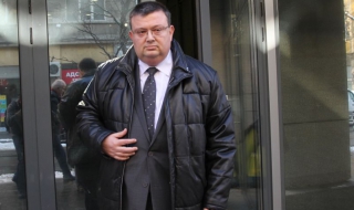 Съдии искат проверка на указа за назначаване на Цацаров