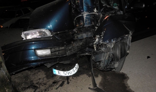 Двама убити след обръщане на Peugeot край Сливен