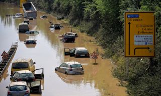 Жертвите на наводненията в Германия се увеличиха до 156