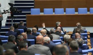 194 депутати на последното заседание на 44-ия парламент