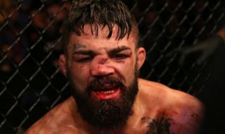 Боец от UFC нокаутира мъж, опитващ да закача гаджето му (ВИДЕО)