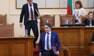 Проф. Александър Маринов: Петков и Василев не са пратени от Радев да правят партия 