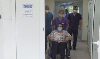 Изписаха от болницата жена след 41 дни интубация заради COVID-19