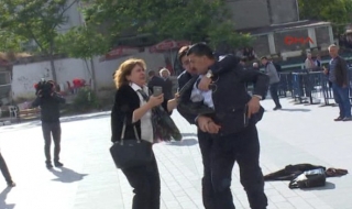 Стреляха срещу журналист в Турция. Жена му го спасява (Видео)