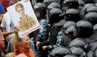 7 години затвор и $190 млн. глоба за Тимошенко