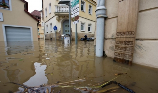 Расте броят на жертвите на наводненията в Европа