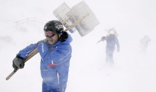Снежна буря откъсна Западна Австрия