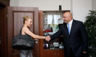 Кралев пожела успех на ансамбъла ни