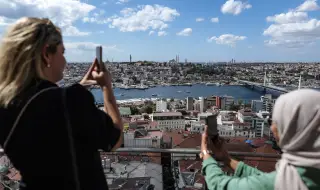 Страх в Истанбул: две силни земетресения в рамките на 3 минути