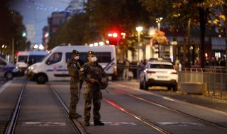 Убиха трима членове на жандармерията във Франция
