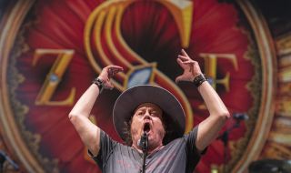 Отлагат концерта на Дзукеро в София за следващата година