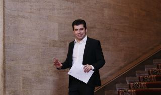 Кирил Петков е разговарял със Зеленски