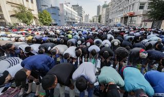 Курбан Байрам! 250 000 мюсюлмани дойдоха на тържествената проповед и молитва по случай празника в Москва