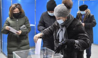 Партията на Назарбаев печели изборите в Казахстан