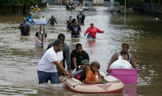 Рекордни валежи и наводнения в Хюстън (СНИМКИ)