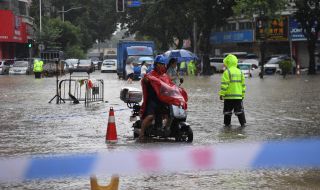 Сериозни наводнения в Южен Китай