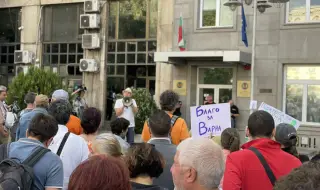 Протест и пред сградата на КПК в София заради ареста на варненския кмет
