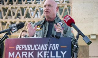Демократът Марк Кели победи в Аризона