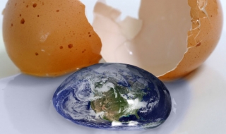 Невероятна история: Светът всъщност е... яйце
