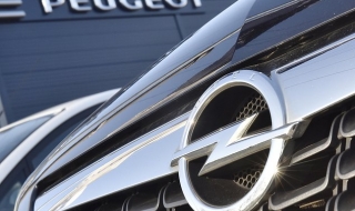Политици спъват сделката между PSA и Opel?