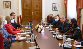 Президентът се срещна с европейския комисар Стела Кириакиду (ОБЗОР)